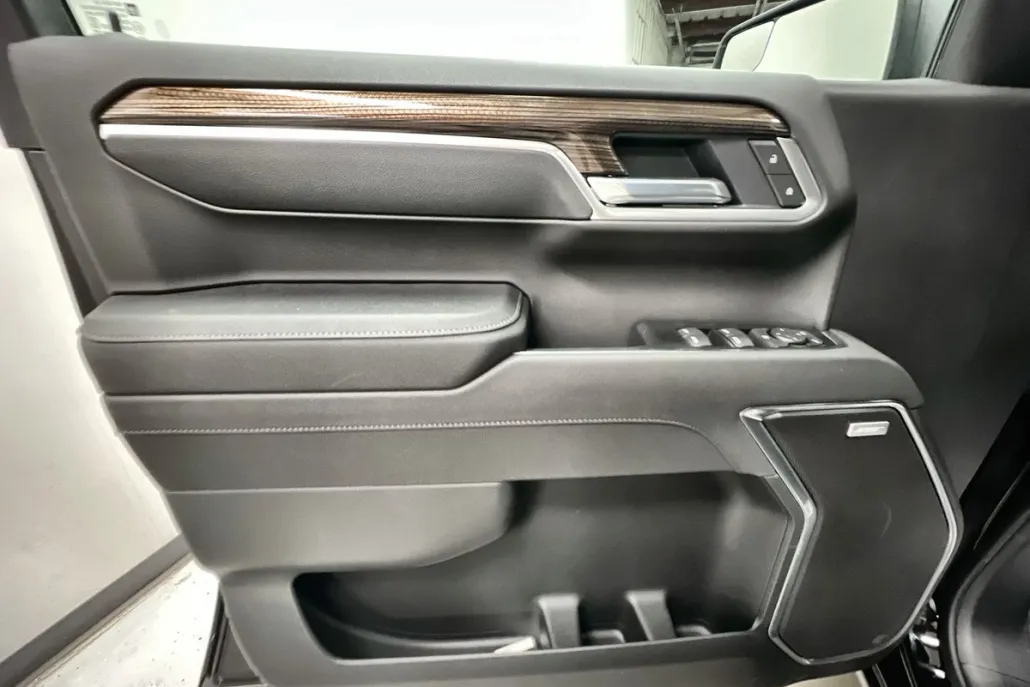2025 Chevrolet Silverado 1500 RST photo 1