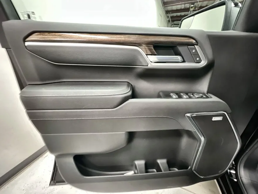 2025 Chevrolet Silverado 1500 RST photo 1