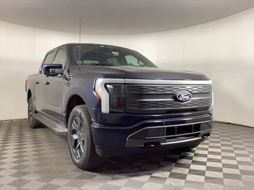 2025 Ford F-150 Lightning Lariat photo 1