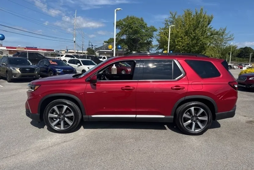 2023 Honda Pilot Touring photo 1