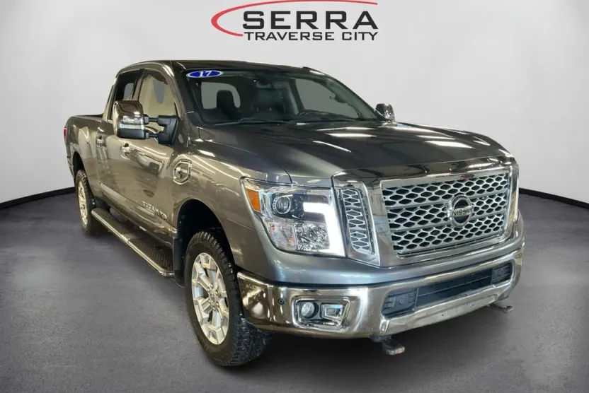 2017 Nissan Titan SL photo 1