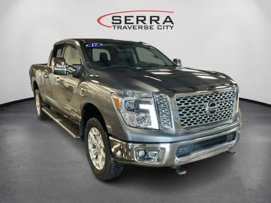 2017 Nissan Titan SL photo 1
