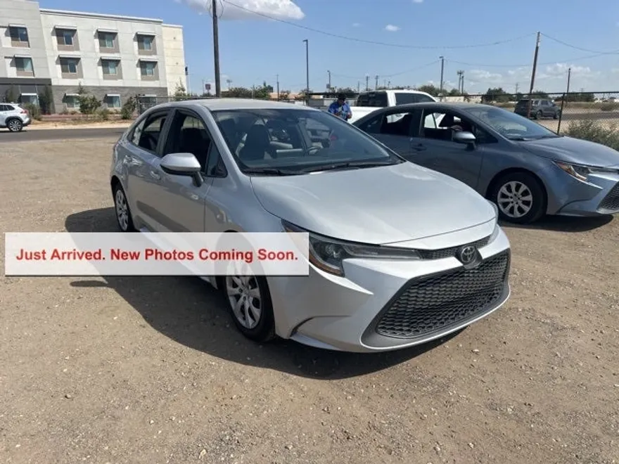 2022 Toyota Corolla LE photo 1