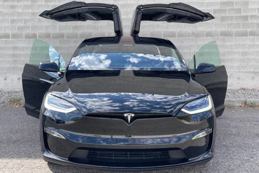 2022 Tesla Model X Plaid photo 1
