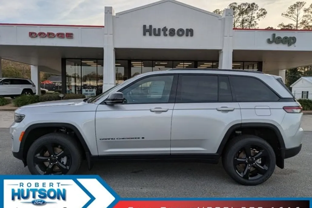 2025 Jeep Grand Cherokee Laredo photo 1
