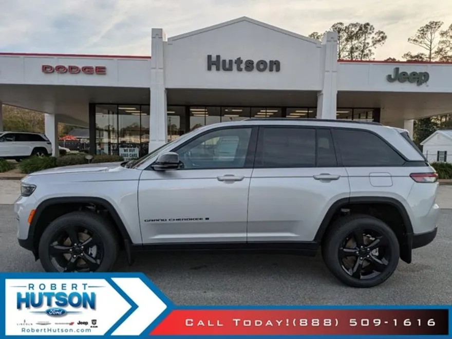 2025 Jeep Grand Cherokee Laredo photo 1