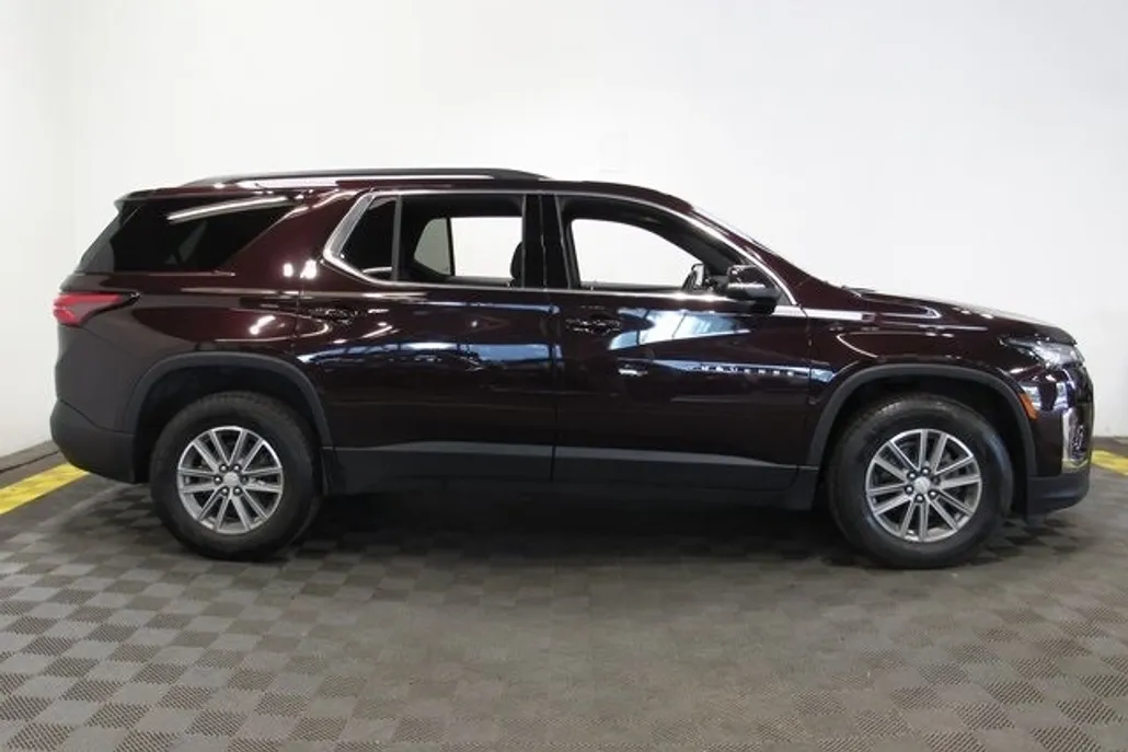 2023 Chevrolet Traverse 1LT photo 1