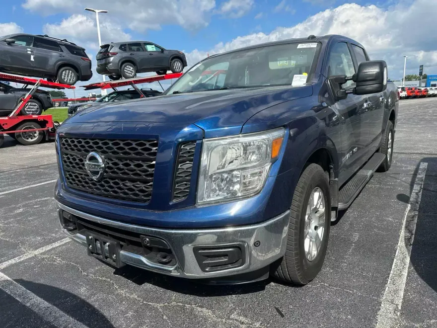 2019 Nissan Titan SV photo 1