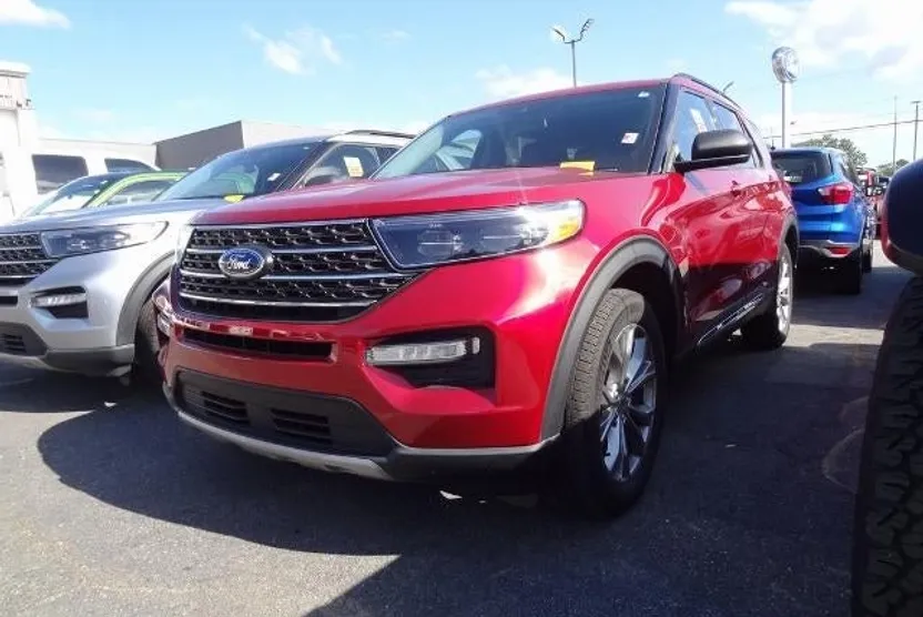 2022 Ford Explorer XLT photo 1