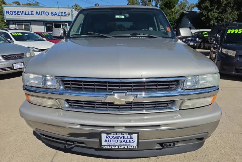 2005 Chevrolet Suburban 1500 LT photo 1