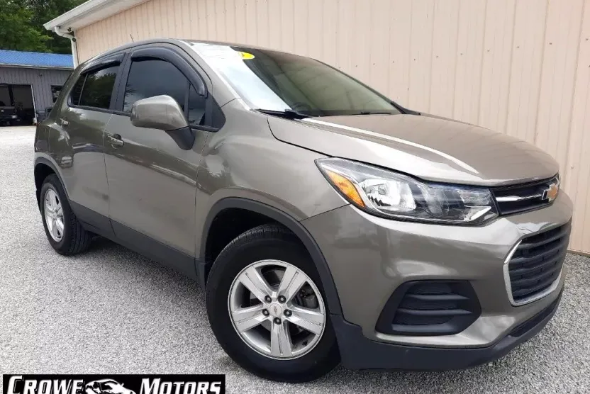 2020 Chevrolet Trax LS photo 1