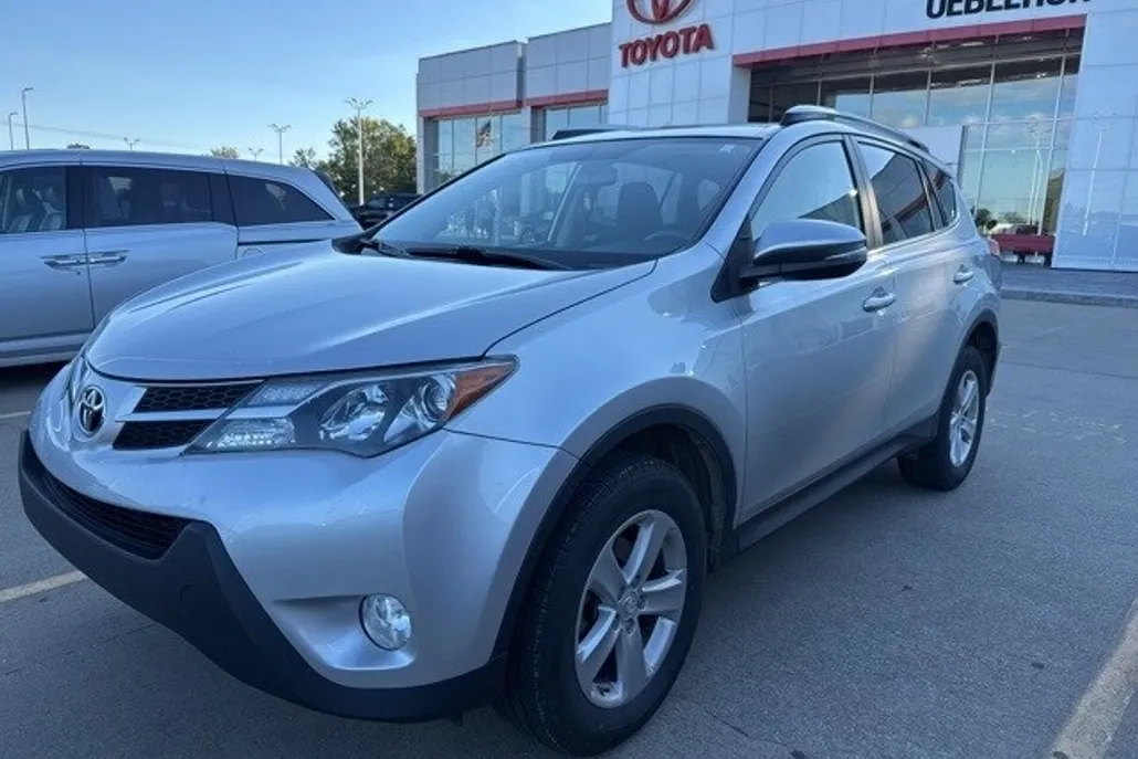 2013 Toyota RAV4 XLE photo 1