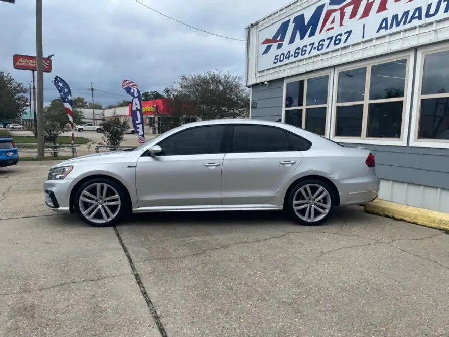 2018 Volkswagen Passat 2.0T R-Line photo 1