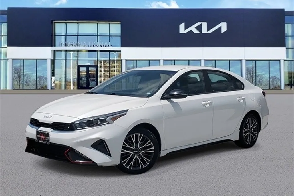 2023 Kia Forte GT-Line photo 1