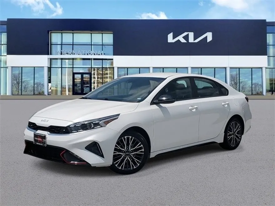 2023 Kia Forte GT-Line photo 1