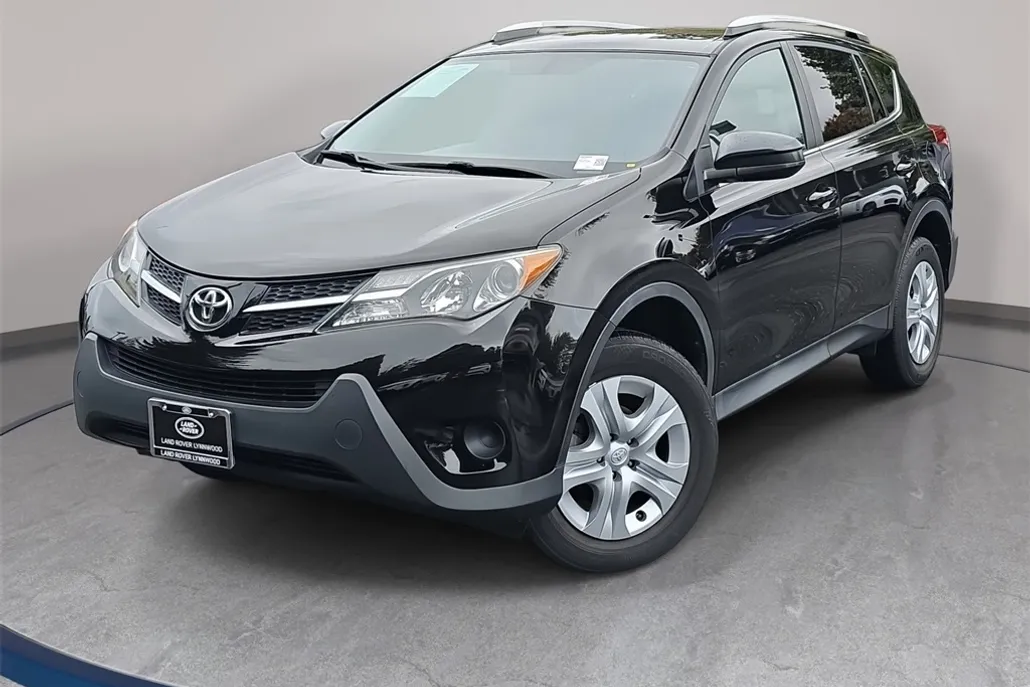 2013 Toyota RAV4 LE photo 1
