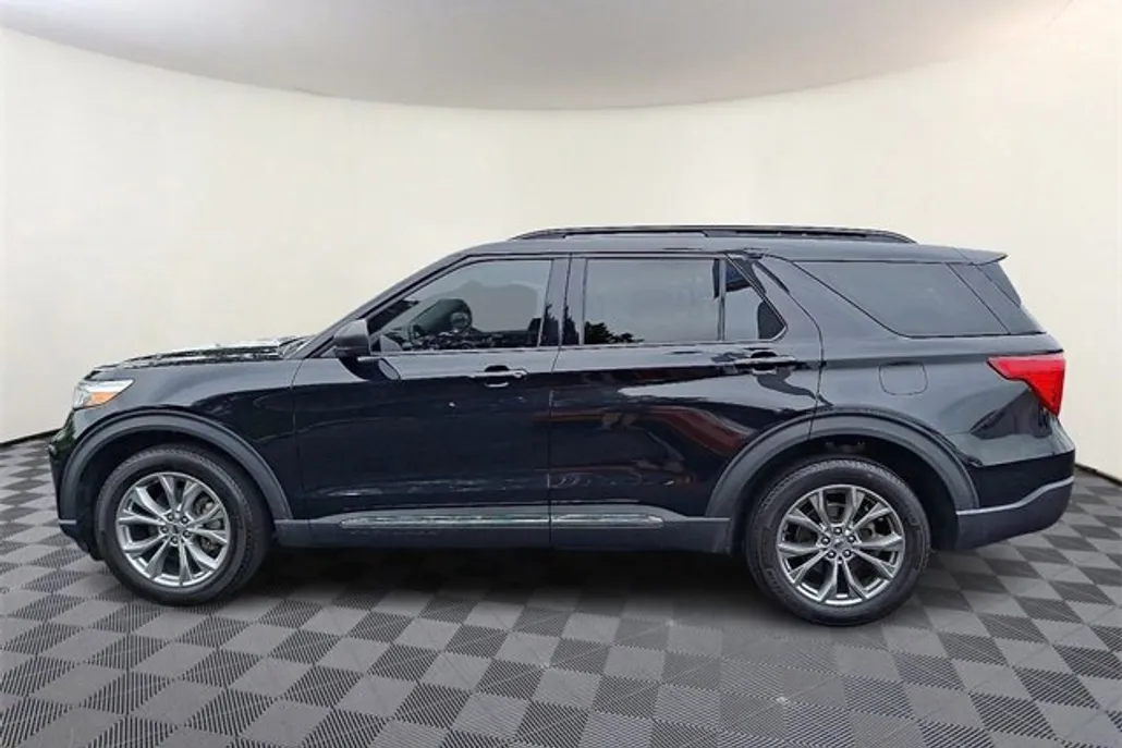 2022 Ford Explorer XLT photo 1