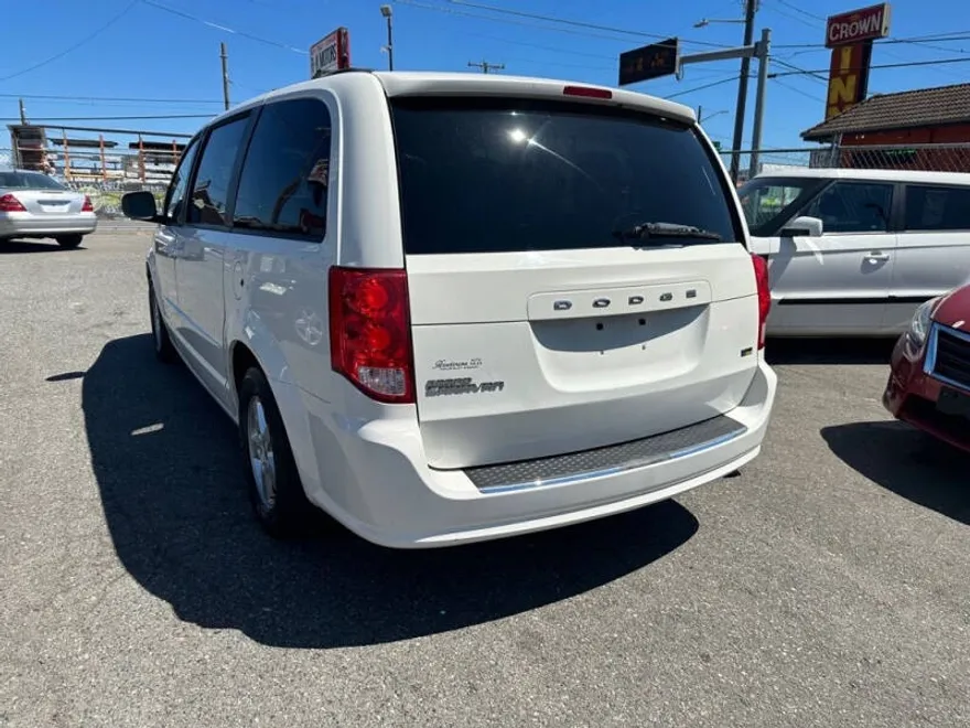 2012 Dodge Grand Caravan SXT photo 1