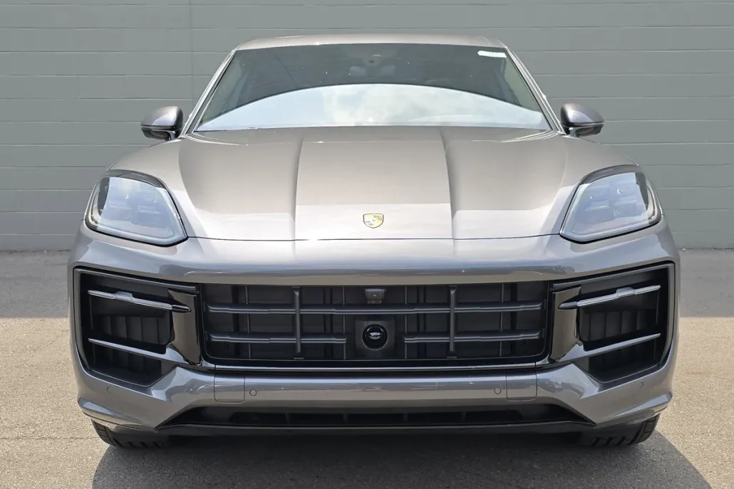 2025 Porsche Cayenne GTS photo 1