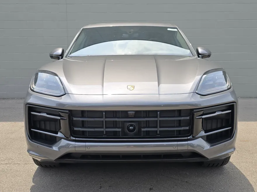 2025 Porsche Cayenne GTS photo 1