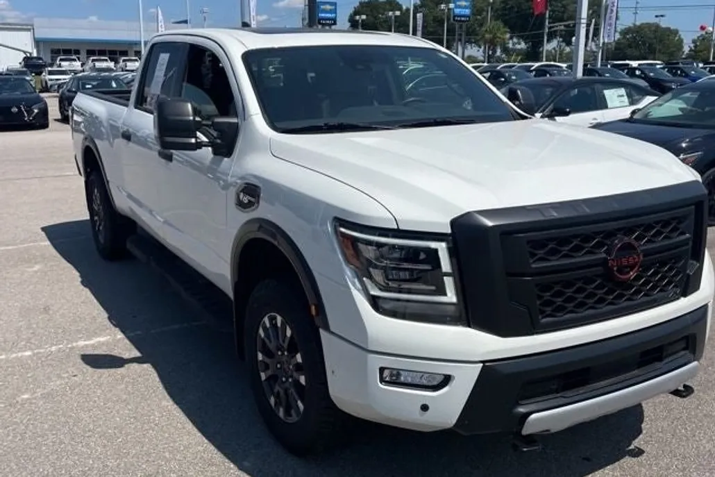 2024 Nissan Titan PRO-4X photo 1