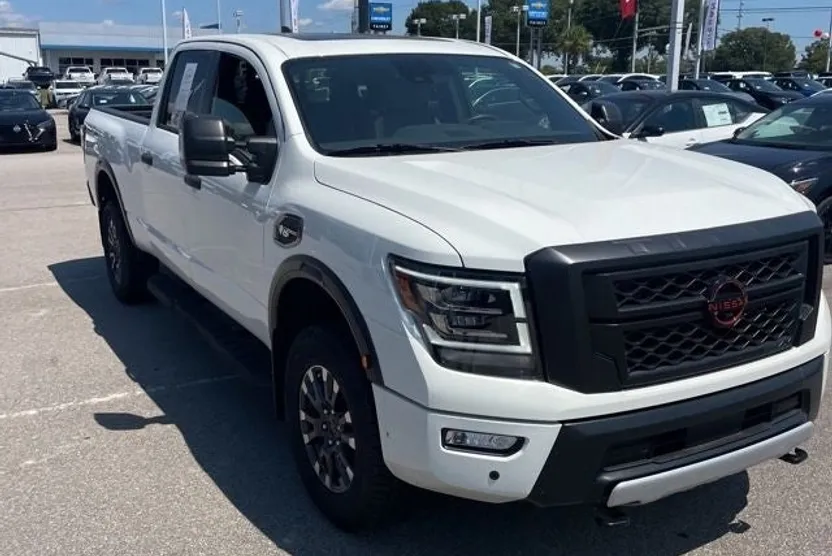 2024 Nissan Titan PRO-4X photo 1