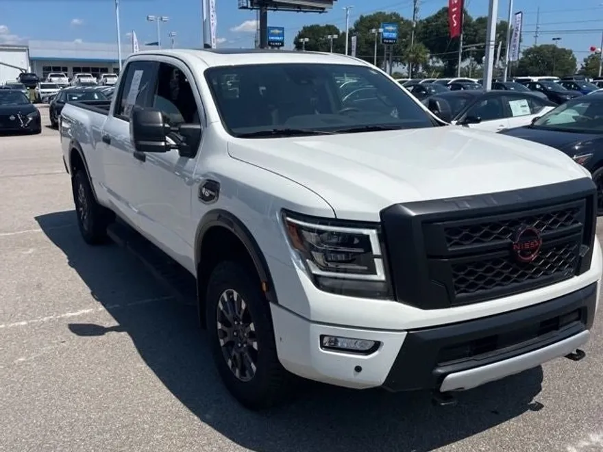 2024 Nissan Titan PRO-4X photo 1