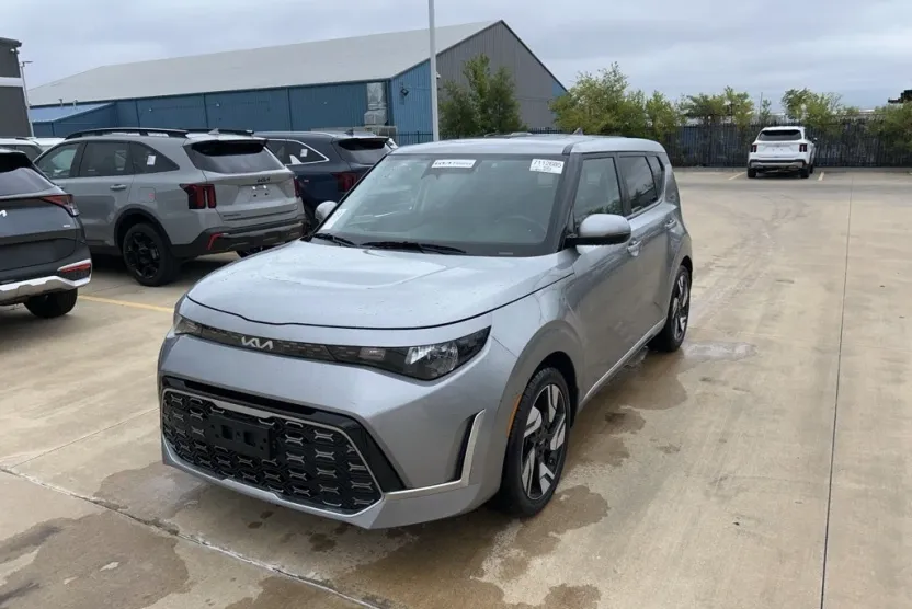 2023 Kia Soul GT-Line photo 1