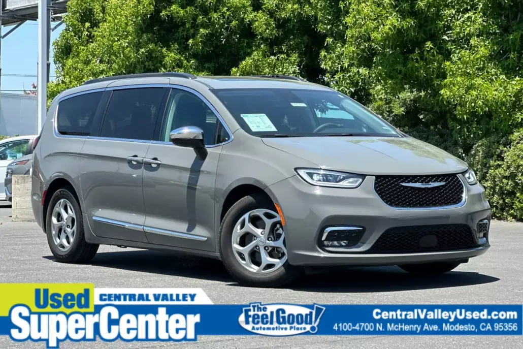2023 Chrysler Pacifica Limited photo 1