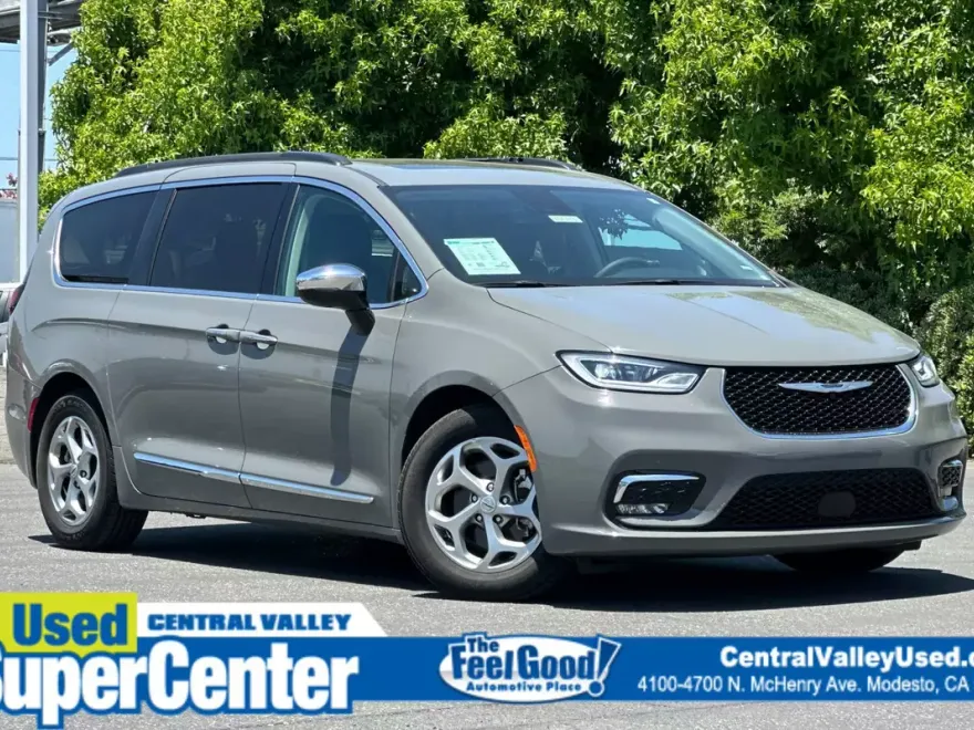 2023 Chrysler Pacifica Limited photo 1