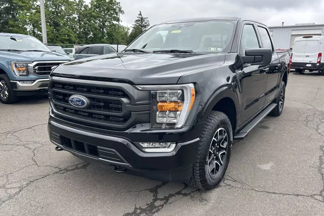 2023 Ford F-150 XLT photo 1