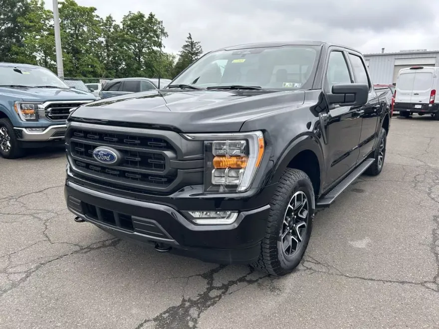 2023 Ford F-150 XLT photo 1