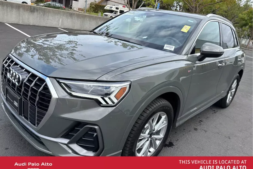 2024 Audi Q3 45 TFSI S line Premium photo 1