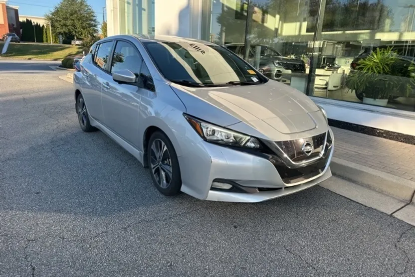 2020 Nissan Leaf SV photo 1