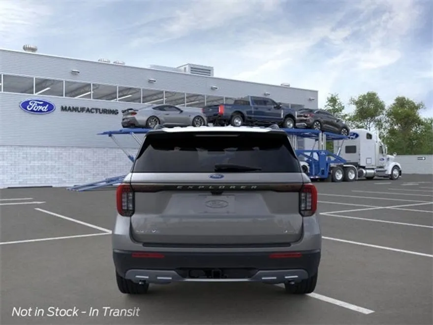 2025 Ford Explorer photo 1