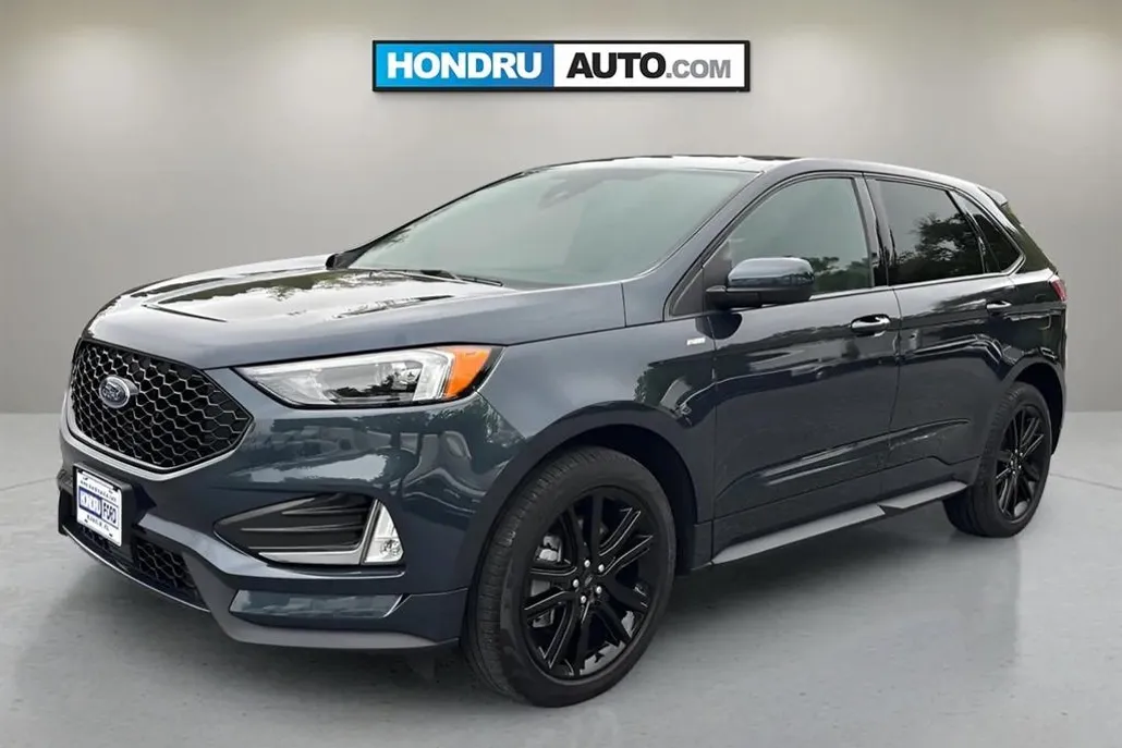 2022 Ford Edge SEL photo 1