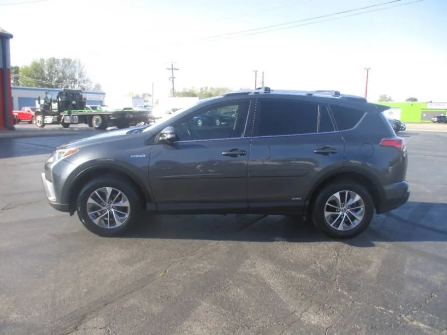 2016 Toyota RAV4 Hybrid XLE photo 1