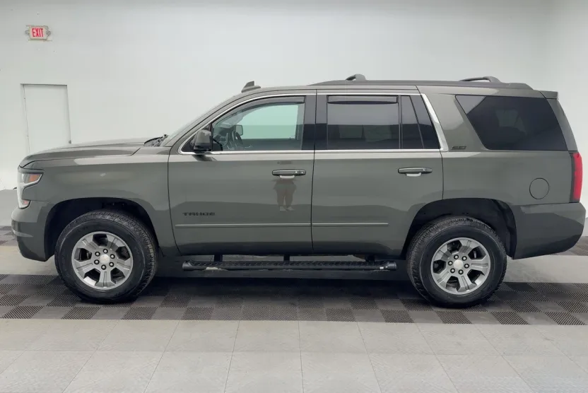2019 Chevrolet Tahoe LT photo 1