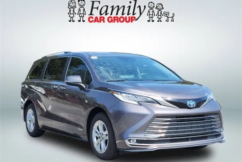 2021 Toyota Sienna Limited photo 2