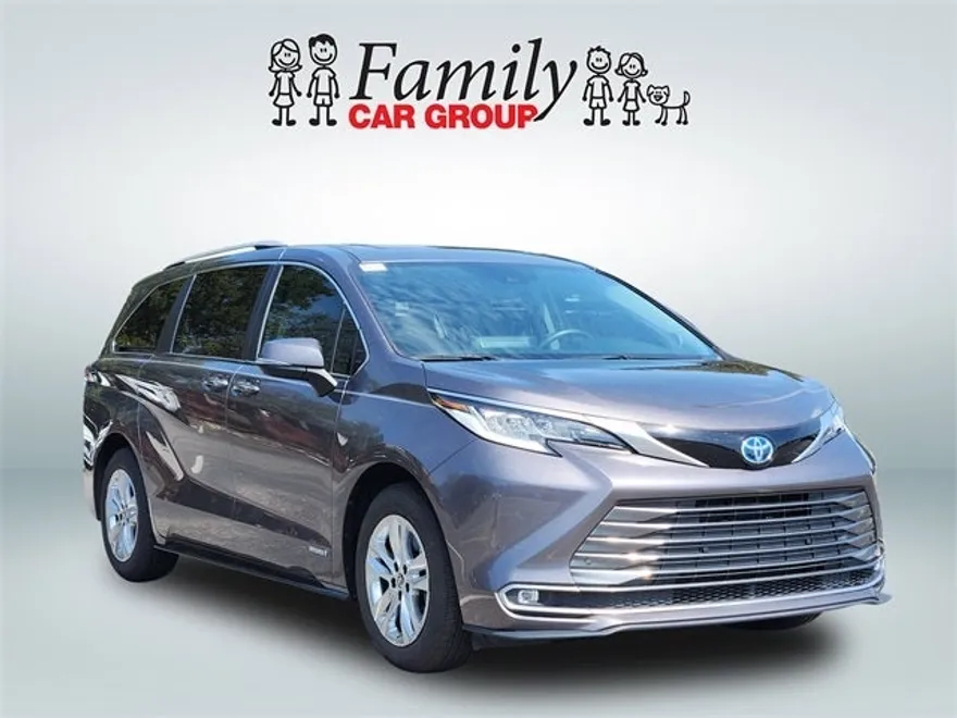 2021 Toyota Sienna Limited photo 2