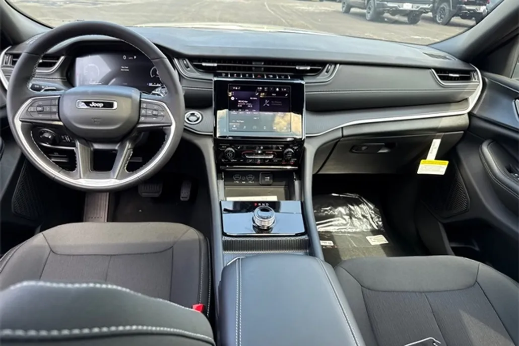 2025 Jeep Grand Cherokee Laredo X photo 1