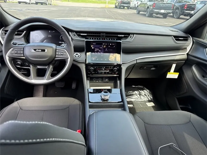 2025 Jeep Grand Cherokee Laredo X photo 1