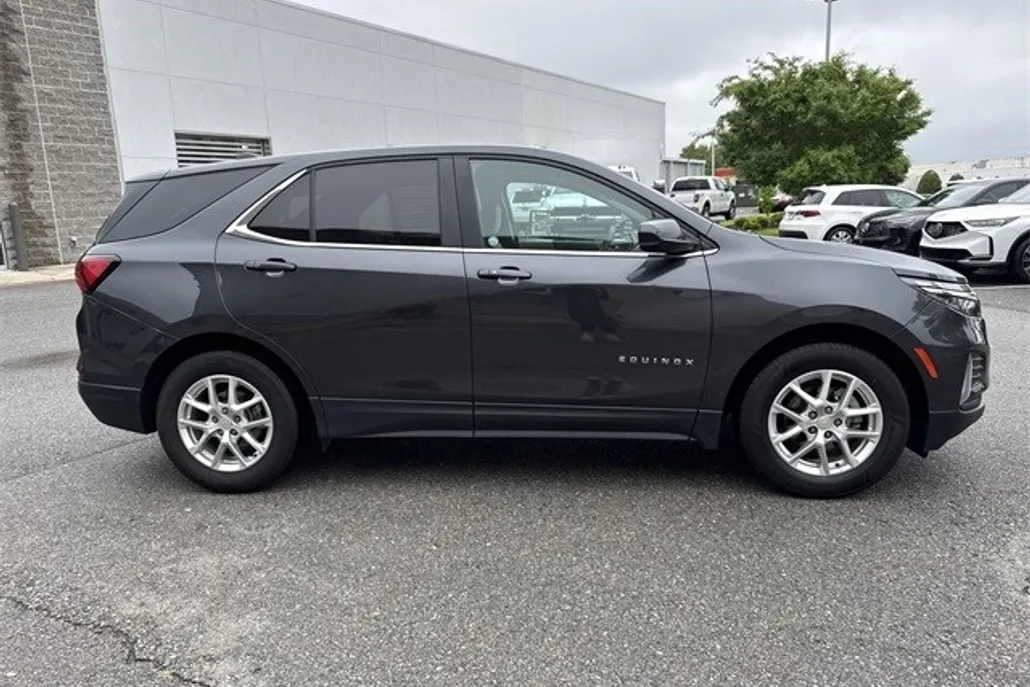 2023 Chevrolet Equinox LT photo 1