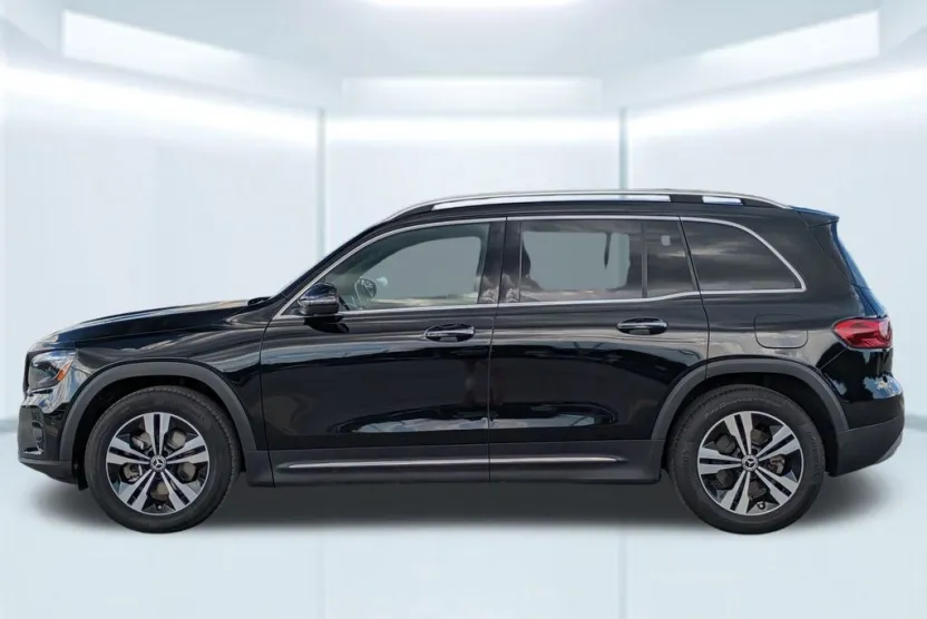 2024 Mercedes Benz GLB 250 4MATIC photo 1