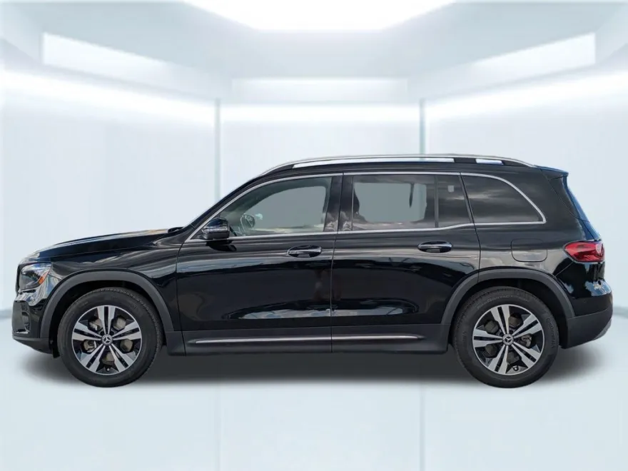 2024 Mercedes Benz GLB 250 4MATIC photo 1
