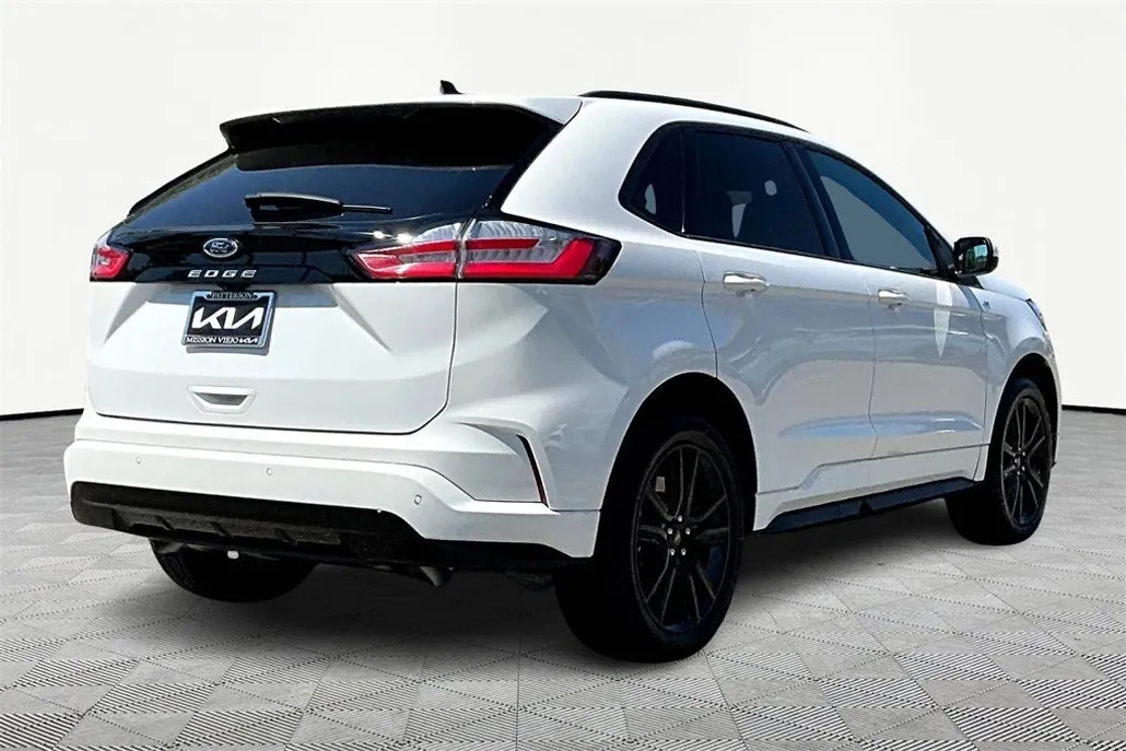 2023 Ford Edge ST-Line photo 1