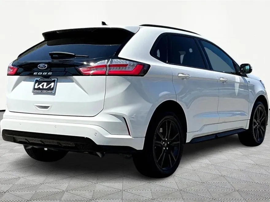 2023 Ford Edge ST-Line photo 1