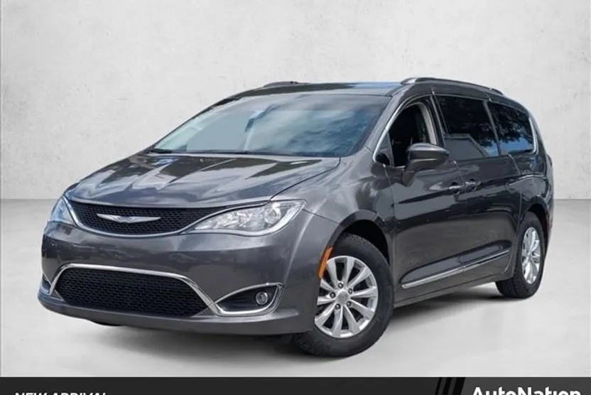 2018 Chrysler Pacifica Touring L photo 1