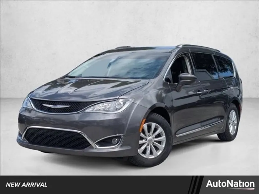 2018 Chrysler Pacifica Touring L photo 1