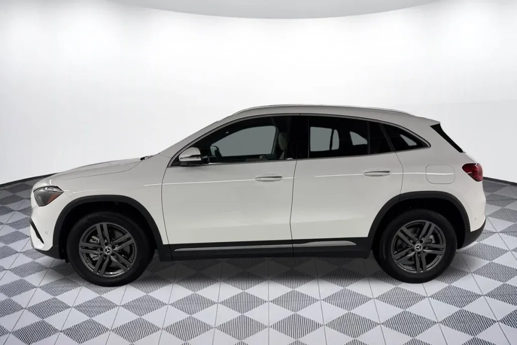 2025 Mercedes Benz GLA 250 photo 1